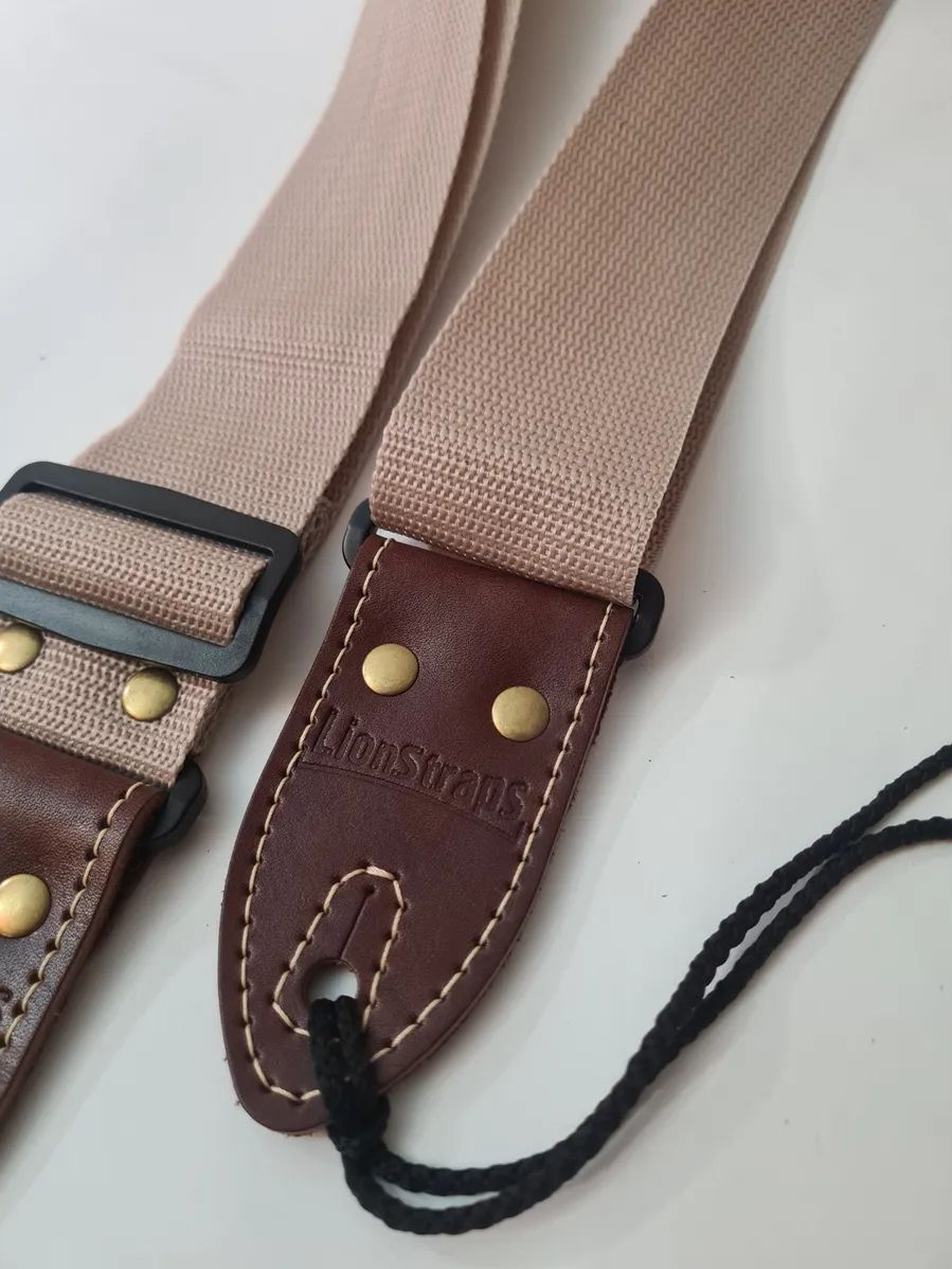 Гитарныйременьручнойработы