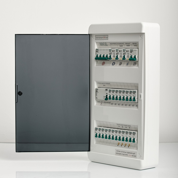 щиток электропитания и провода