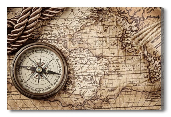 старинная карта России с лупой на столе