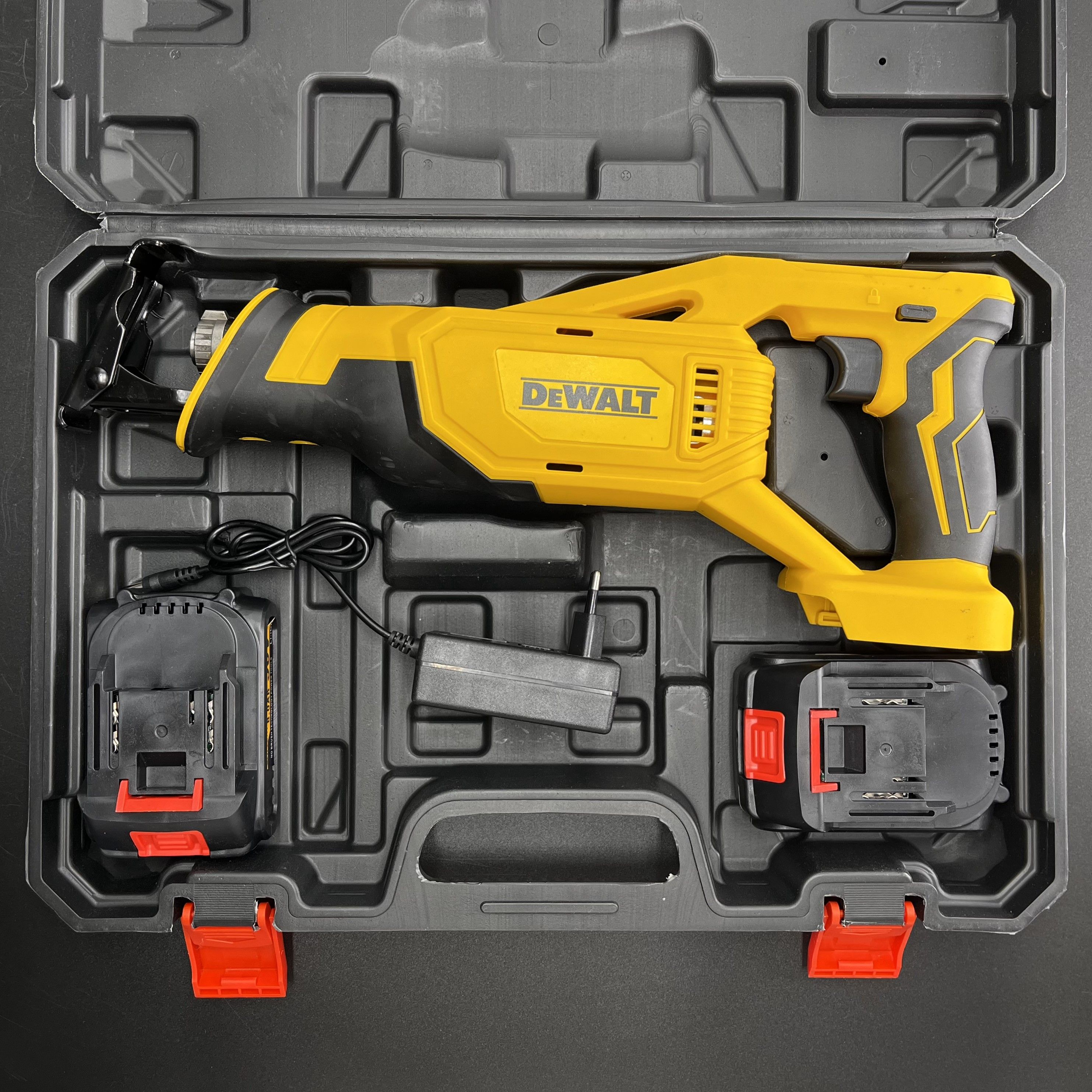 Сабельная пила аккумуляторная DeWalt 36 В, в кейсе / сабельная пила DeWalt от аккумулятора с 2 АКБ