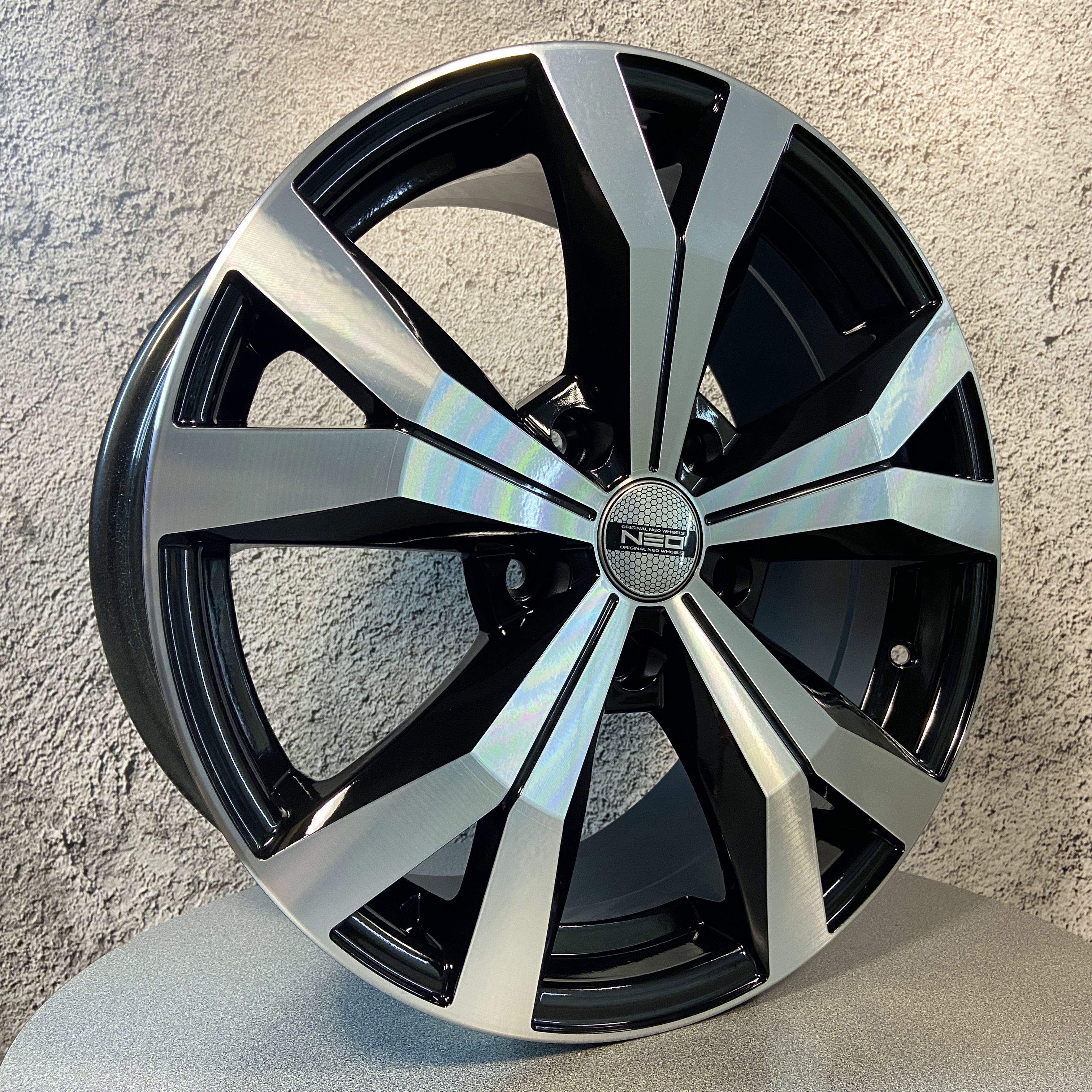 NEO  Колесный диск Литой 17x7.5" PCD5х120 ET50 D65.1