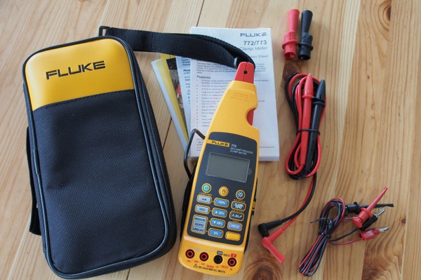 калибратор-мультиметр с клещами для измерения малых токов FLUKE 773 ...