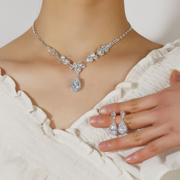 Swarovski Комплект украшений Стразы - купить с доставкой по выгодным ...
