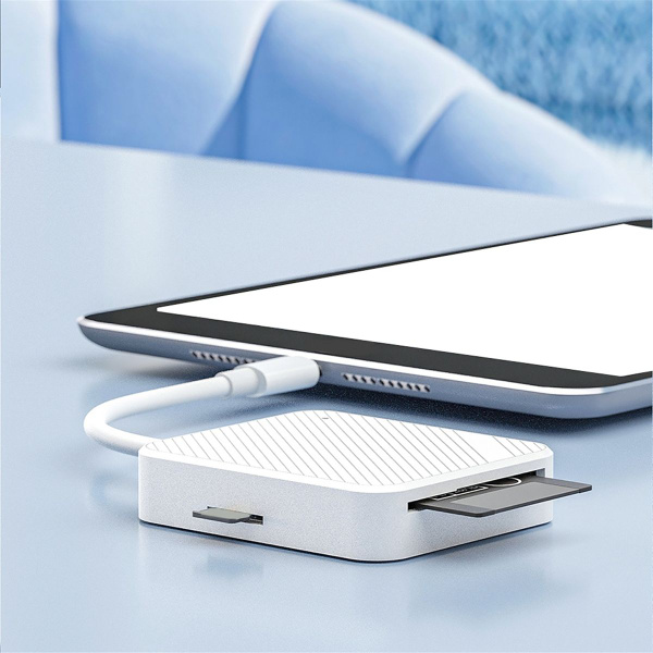 4 in 1 Type-C USB-C Hub Adapter Smart Media M2 SD SM