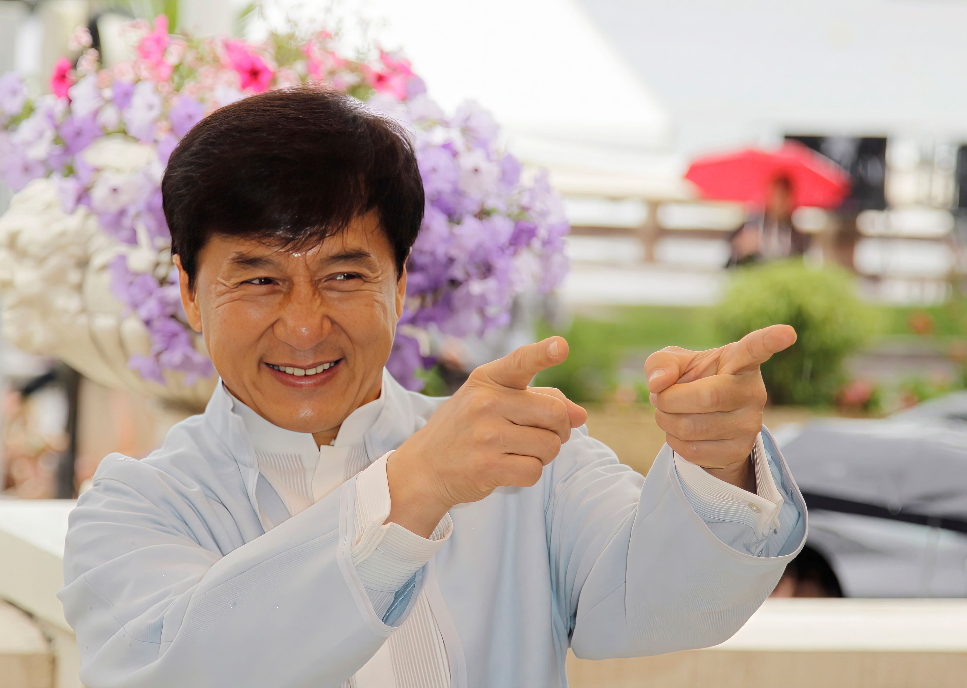 Джеки чан. Джеки чан в китае. Джеки чан на китайском. Джеки чан в китае. Джеки чан в китае.