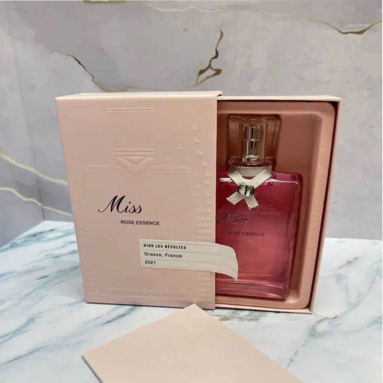 Miss dior rose essence. Мисс диор эссенс. Роуз эссенс духи. Мисс диор эссенс. Miss dior rose essence.