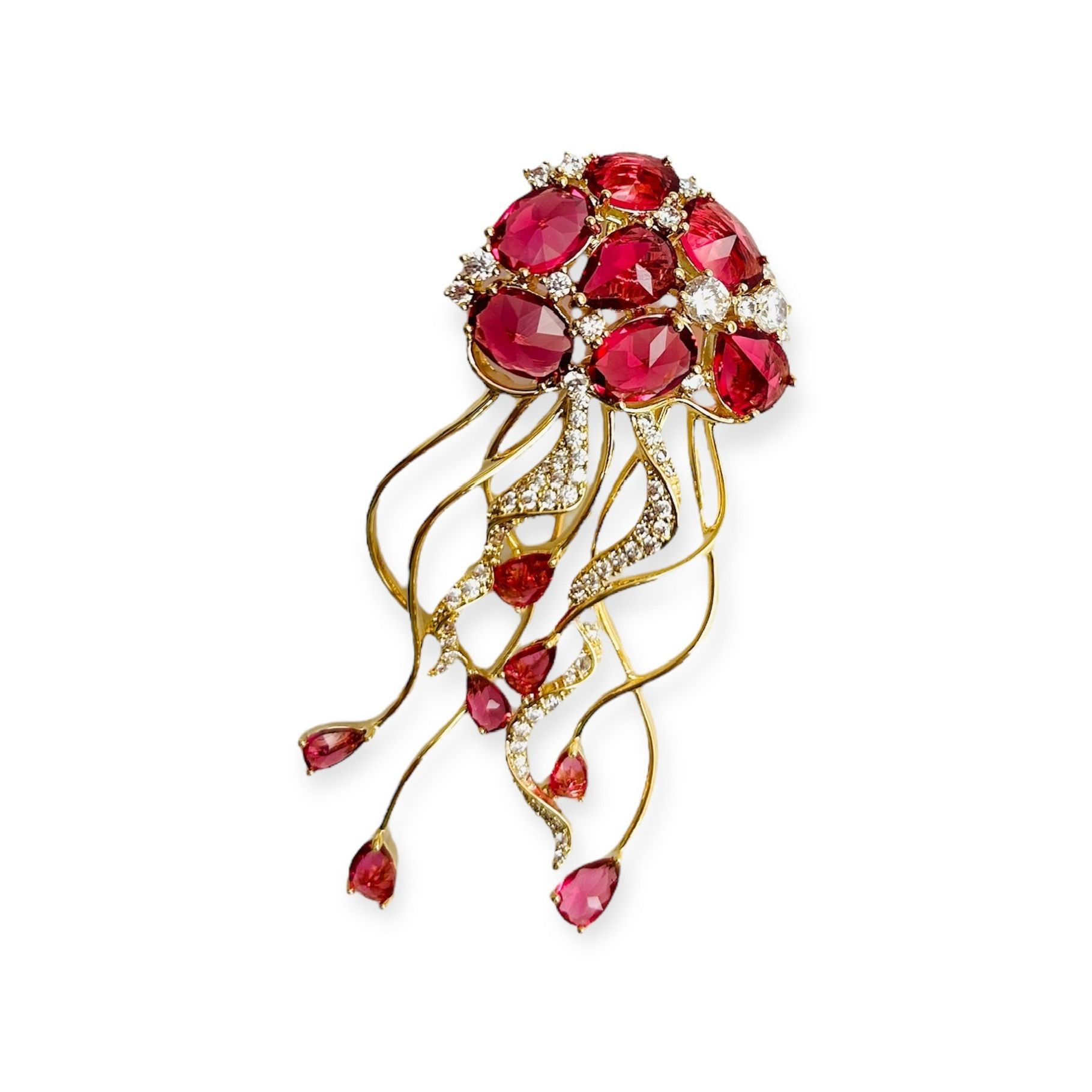 Брошь Премиальная "Удивительная Золотистая Медуза Инкрустированная Переливающимися Рубиновыми Кубическими Цирконами и Украшенная Сверкающими Кристаллами"