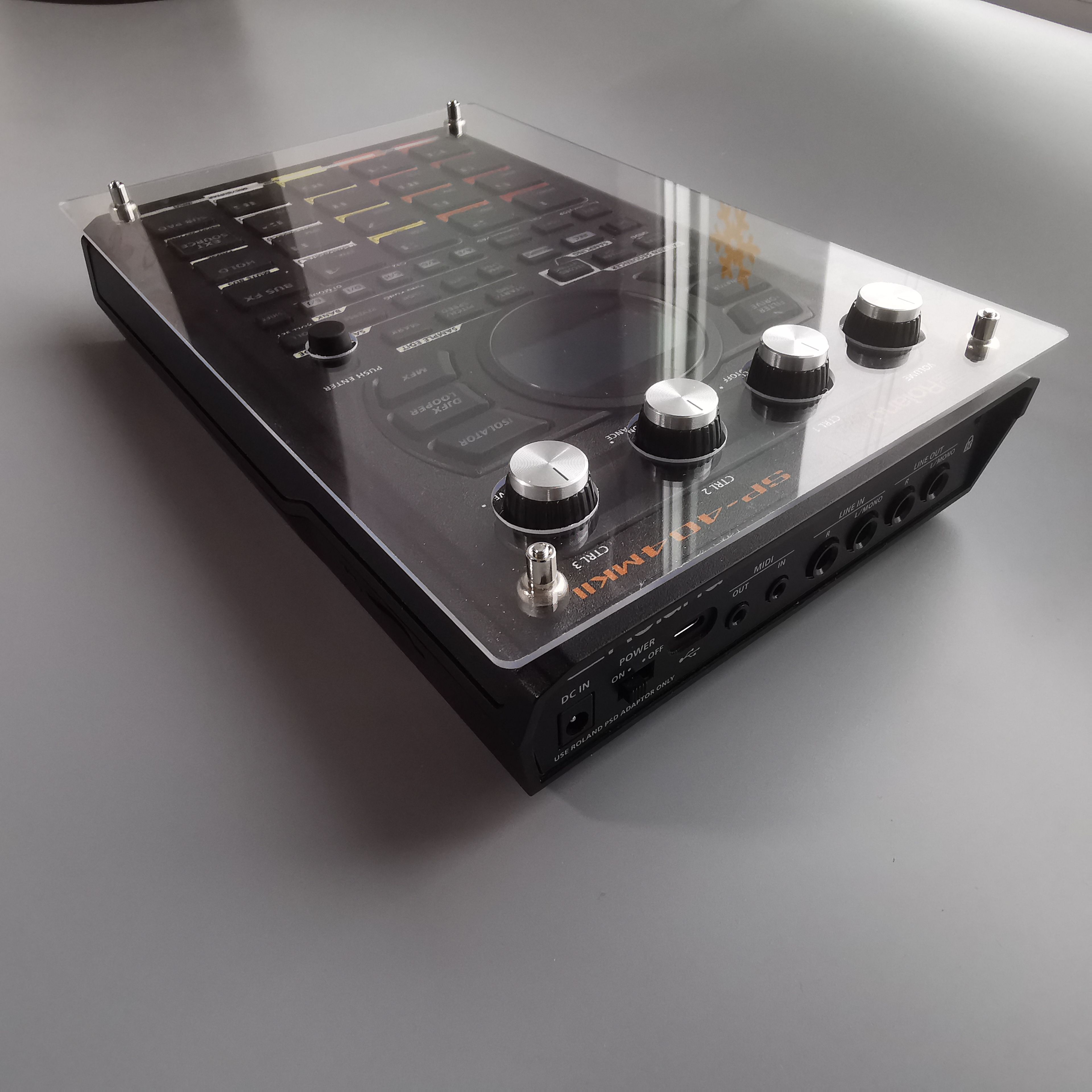 Roland SP-404mk2 Decksaver付き Amazon.com: Decksaver DS-PC-SP404MK2 - Polycarbonate Cover