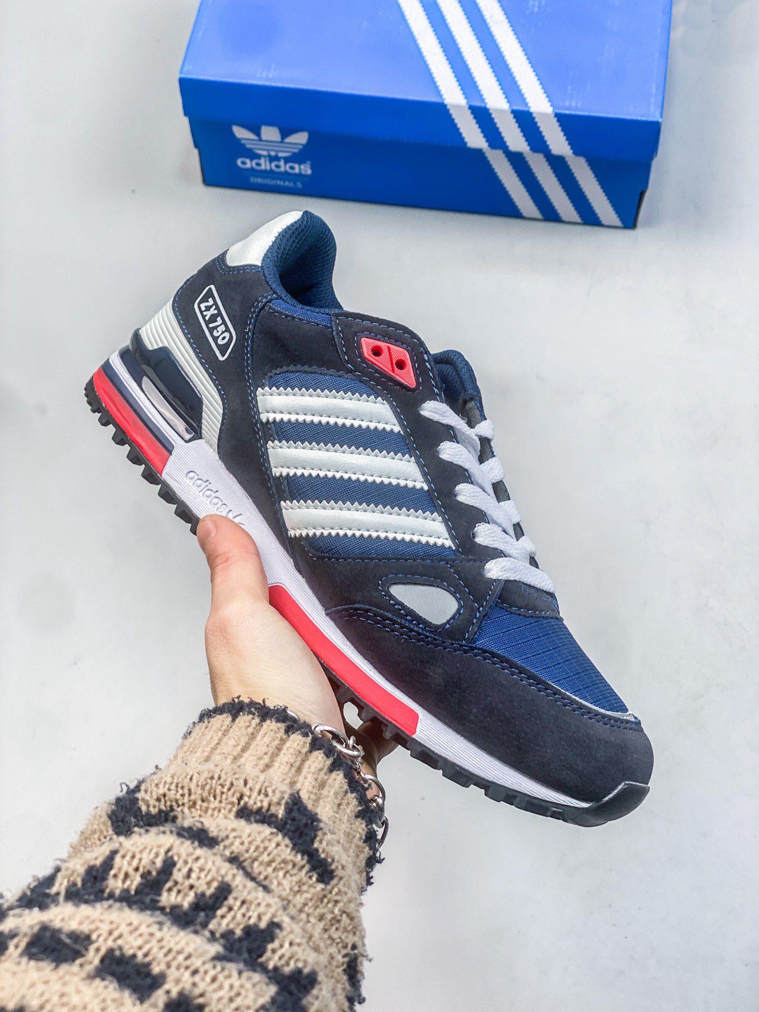 adidas OZON 1585979279