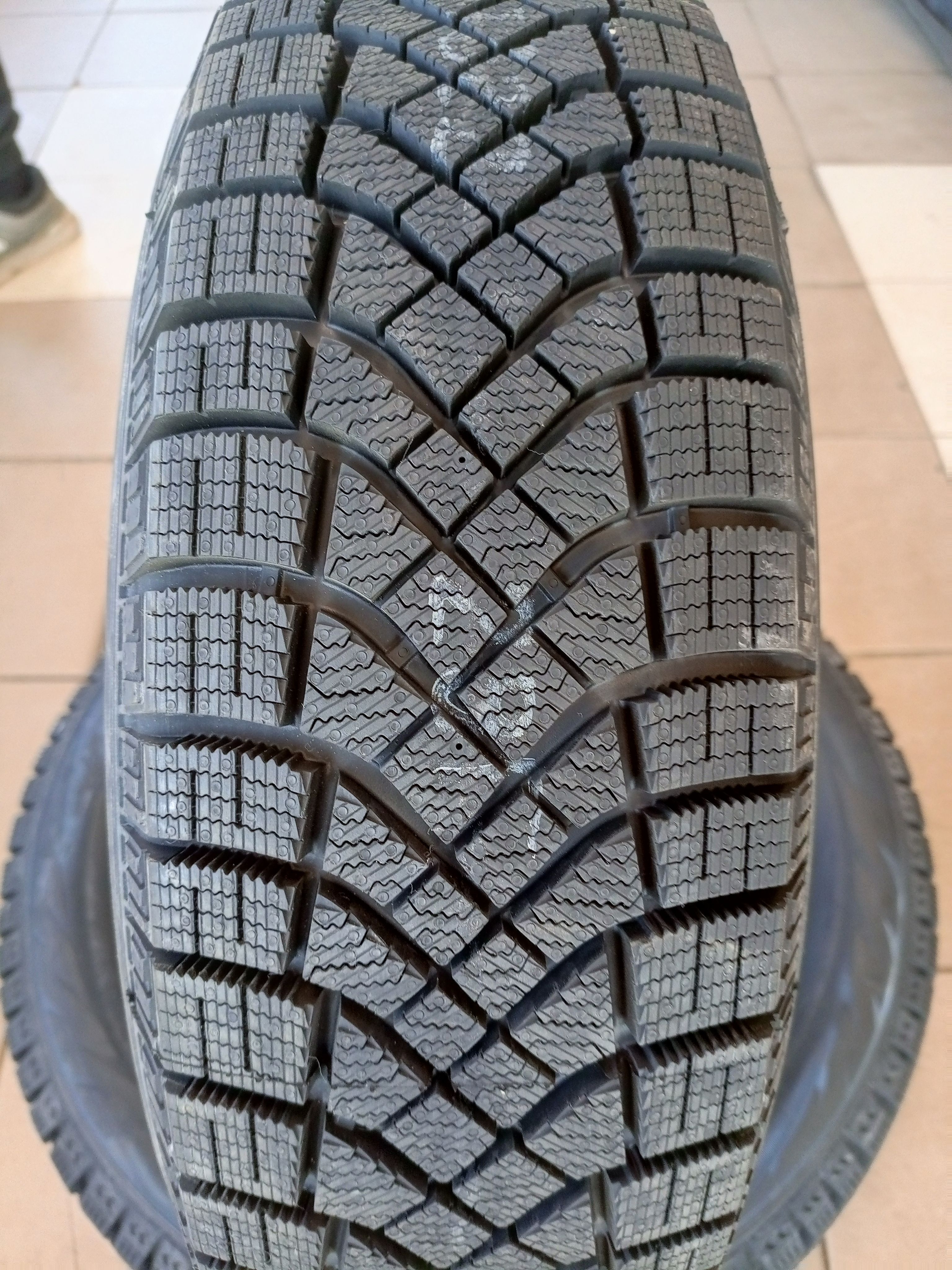 Pirelli Ice Zero Friction Шины  зимние 225/50  R17 98H Нешипованные