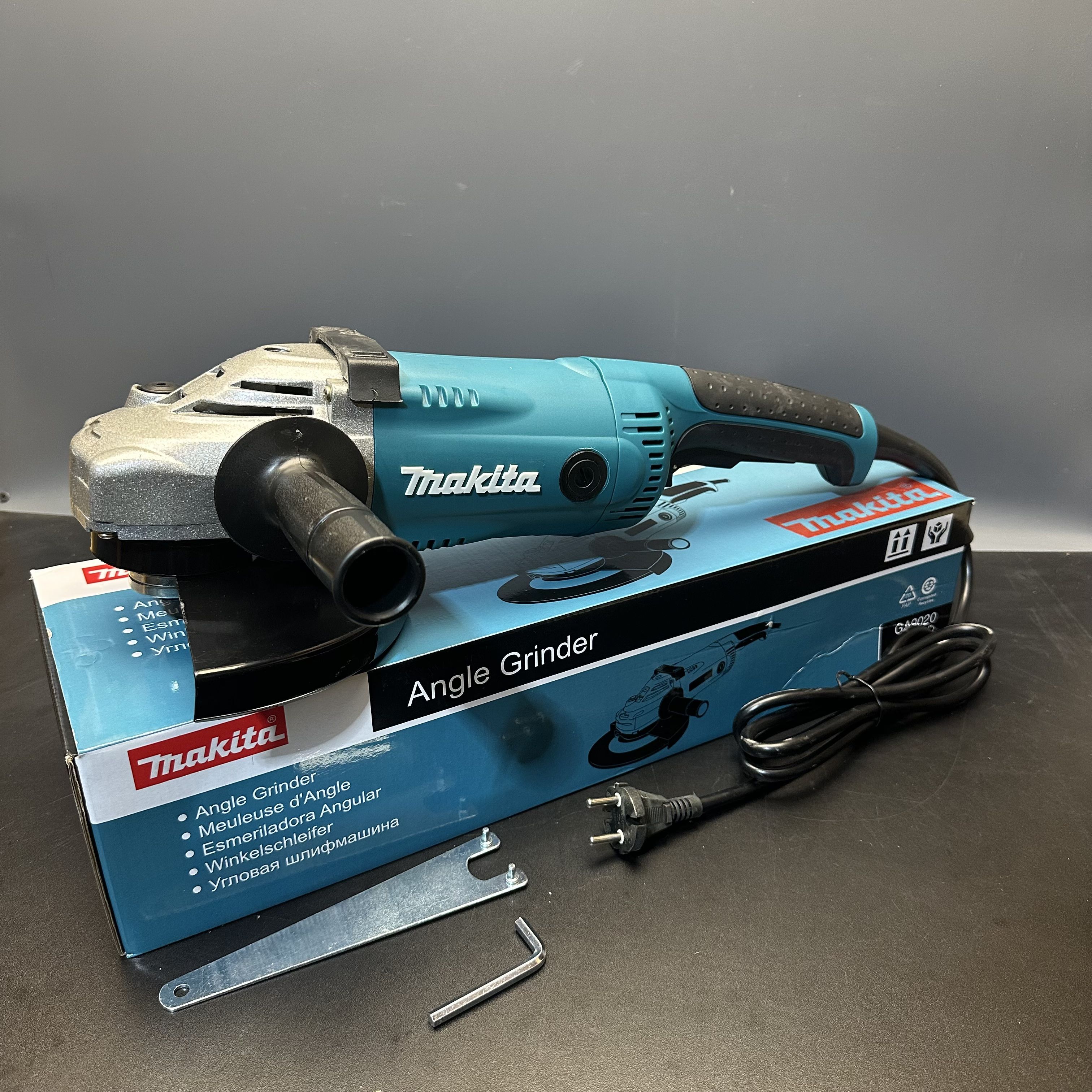 Болгарка электрическая Makita 2200W ; 230mm ; 6600 об./мин. Шлифмашина угловая Макита GA9020