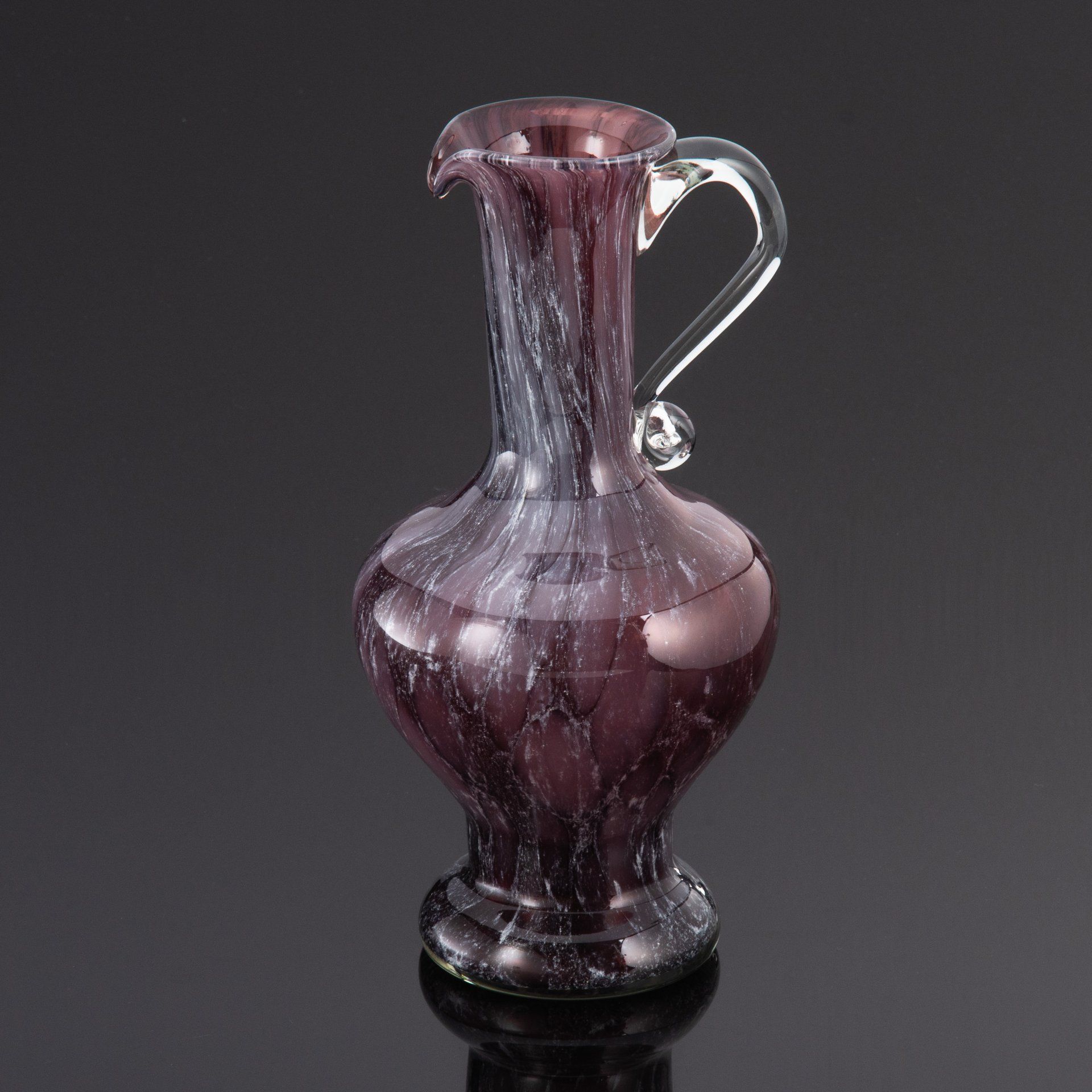 Кувшин винтажный аметистового цвета с белыми прожилками, Tarnowiec, стекло, гутная техника, Польша, 1960-1970 гг.