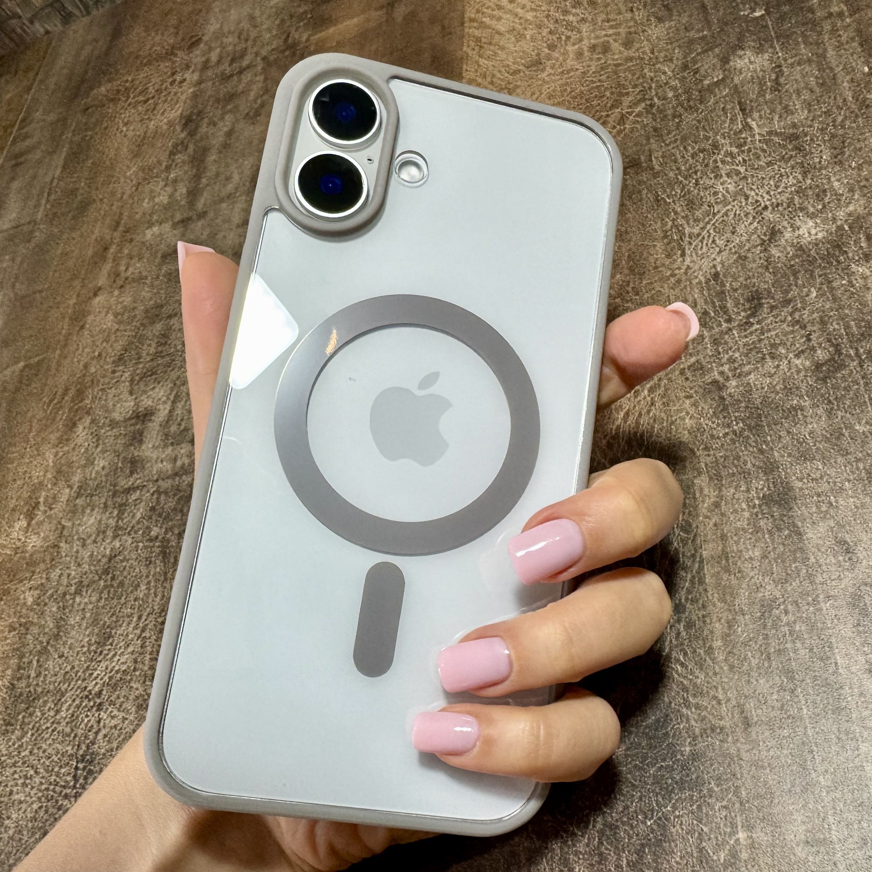 Чехол для iPhone 16...