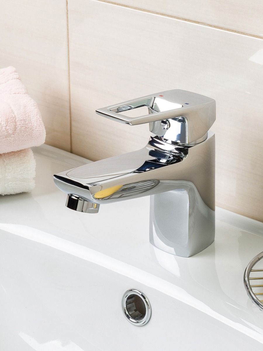 Фото товара на маркетплейсе ozon Смеситель для раковины Milardo, компактный, латунь, хром, Atlantic, ATLSB00M01