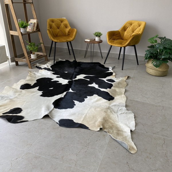 Коровья шкура на пол натуральная. 200 х 180 см - купить с доставкой по ...