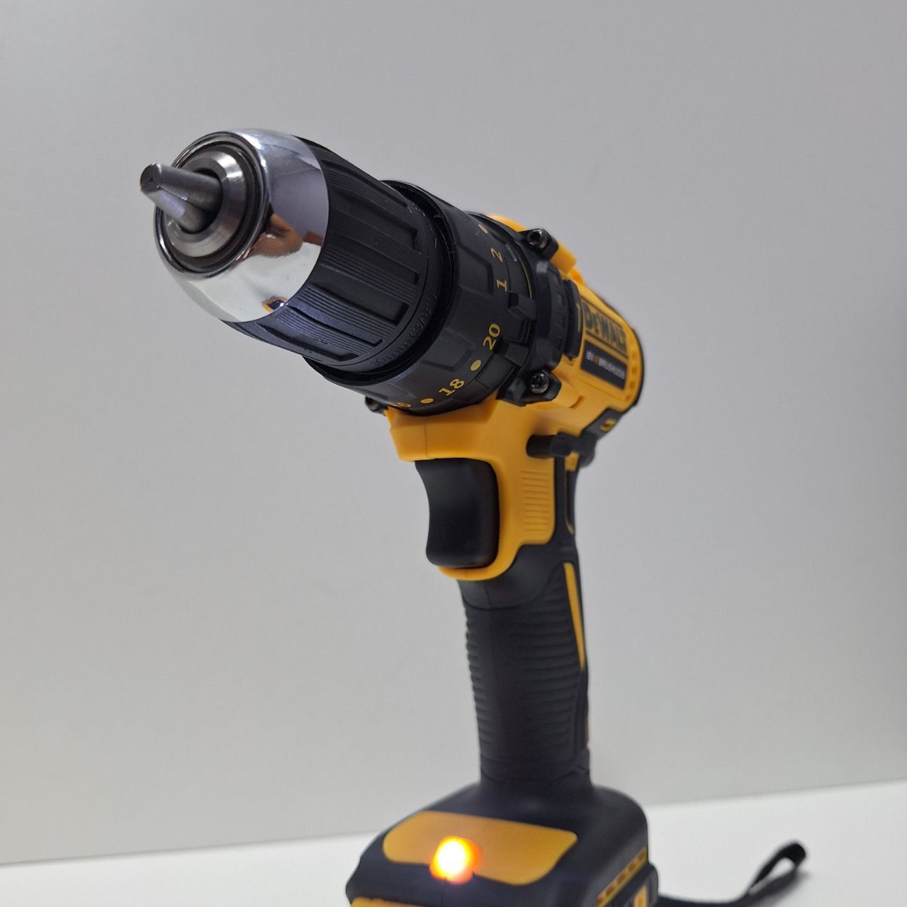 Шуруповерт Dewalt 18V 708