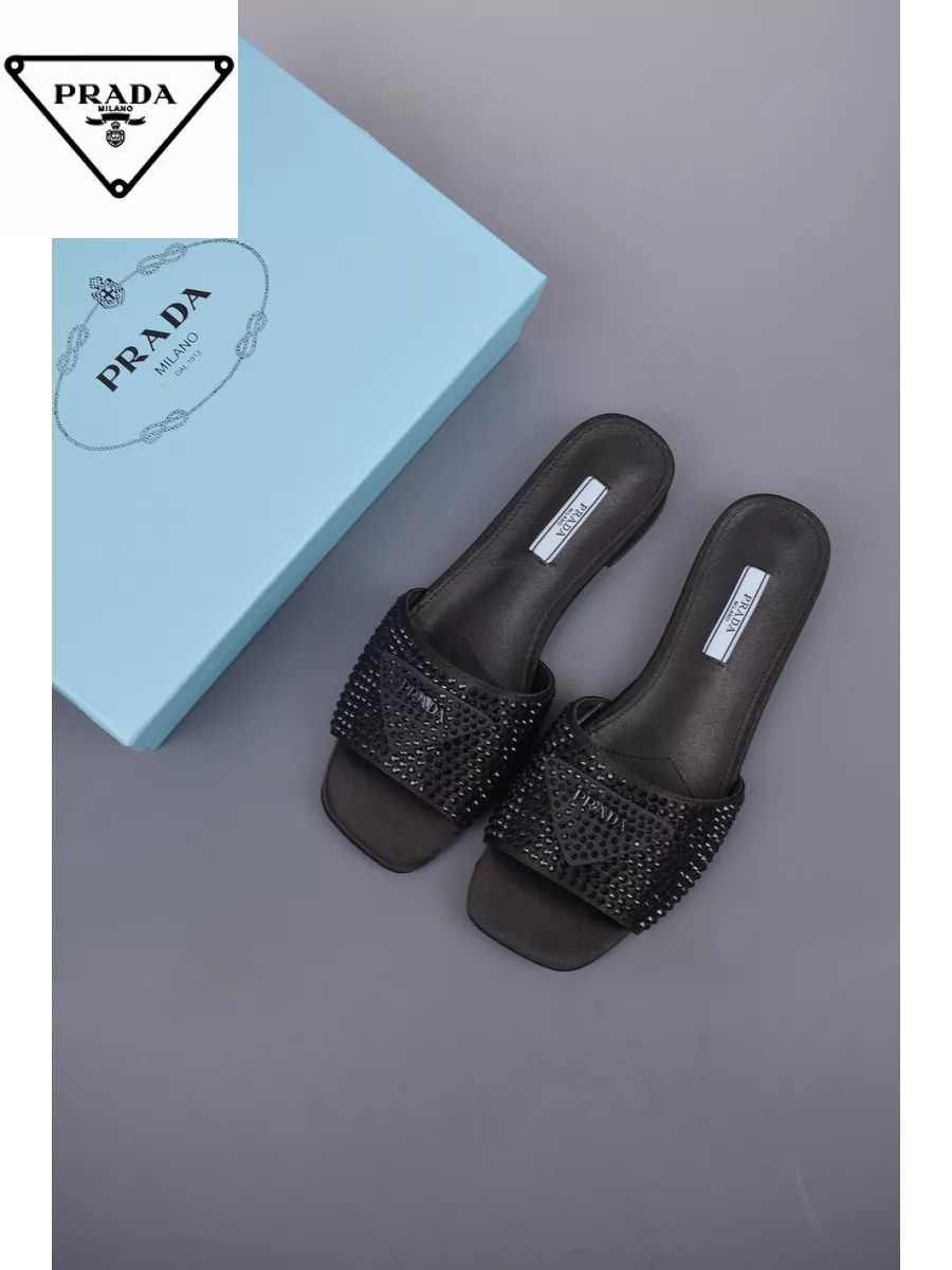 Сланцы Prada...