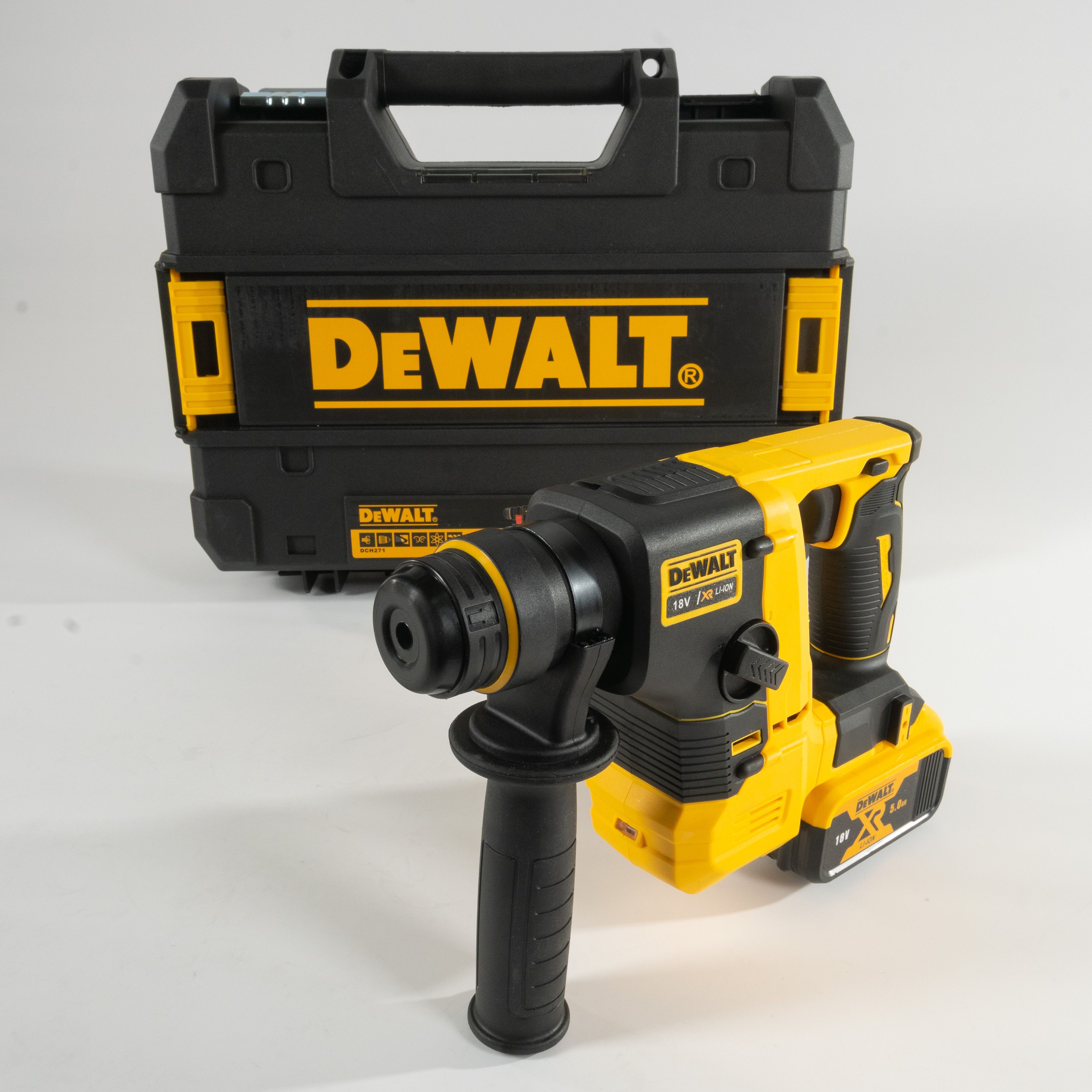 DeWalt Перфоратор 750 Вт, 2 акк.