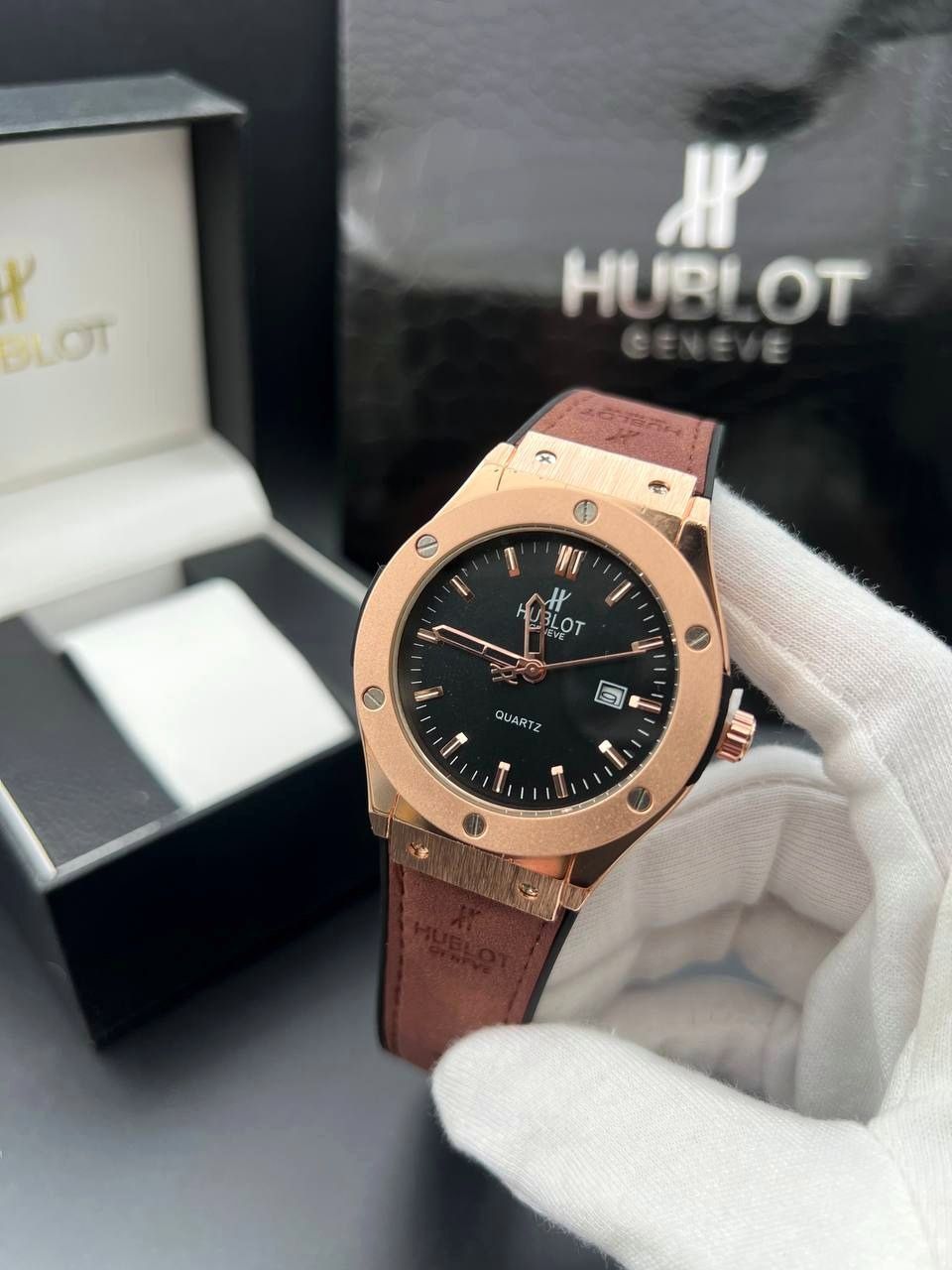 HublotНаручныечасыметаллическиесдатойПремиум