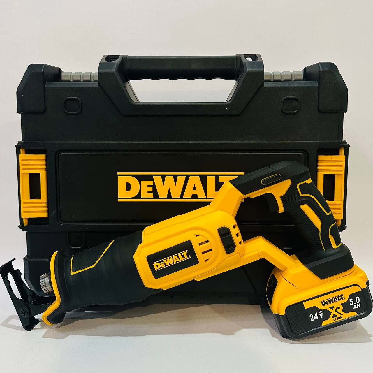 Аккумуляторная сабельная пила DeWalt