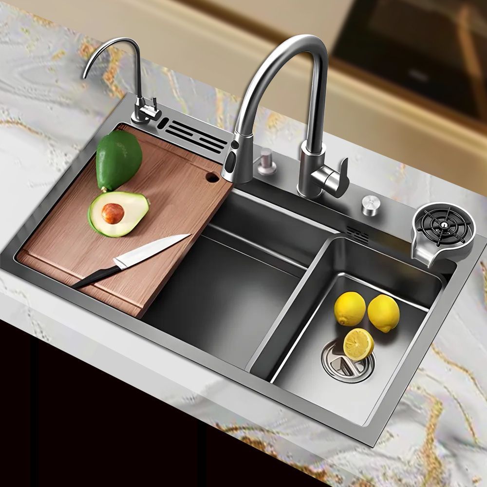 Многофункциональная мойка - изготовлена из нержавеющей стали, стильная и элегантная. Комплект пять в одном с нанотехнологией защиты от обрастания делает ее еще лучше.