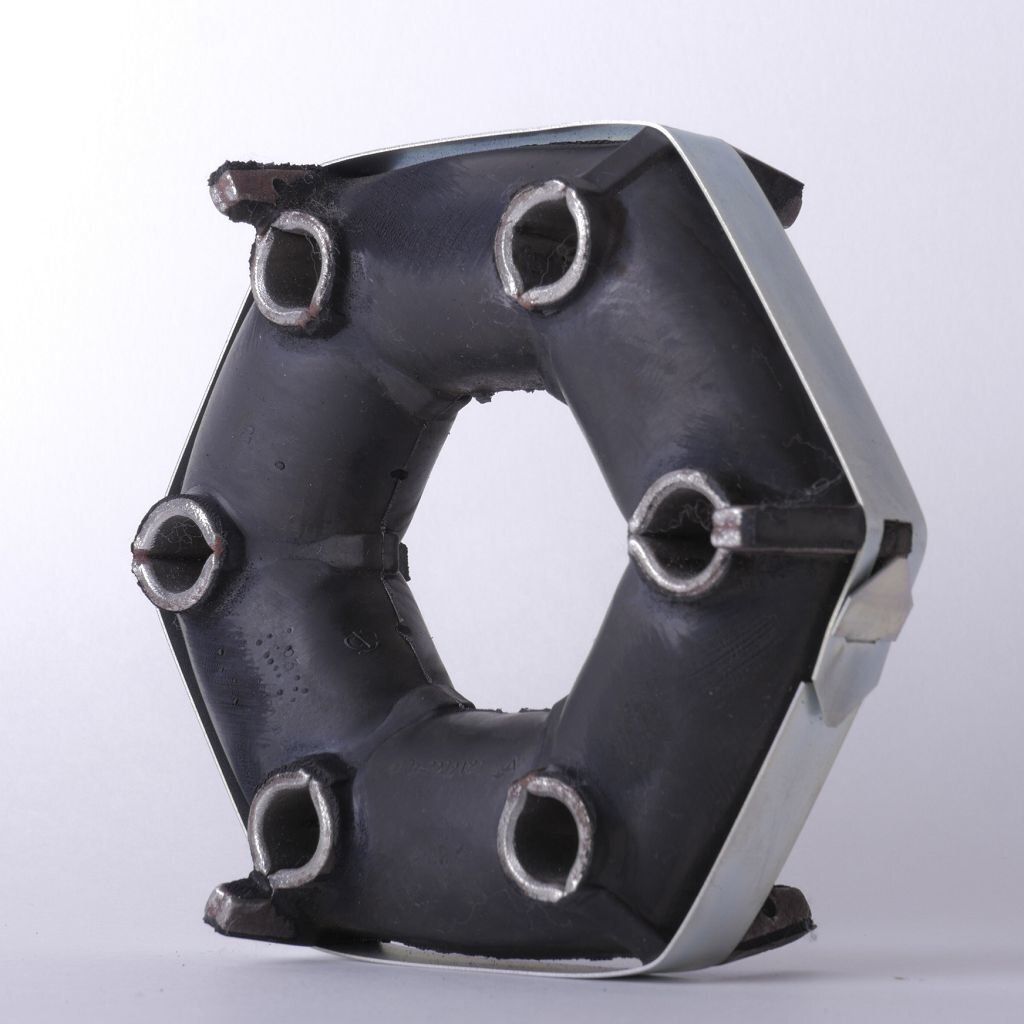 Соединение эластичной муфты. Муфта эластичная карданного вала ваз 2101. Соединение эластичной муфты. 3310009502 муфта эластичная. Эластичная муфта карданного вала ваз 2107.