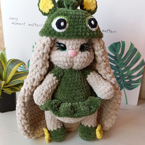 Характеристики Мягкая вязаная игрушка зайка Буся в костюме Дракона ...