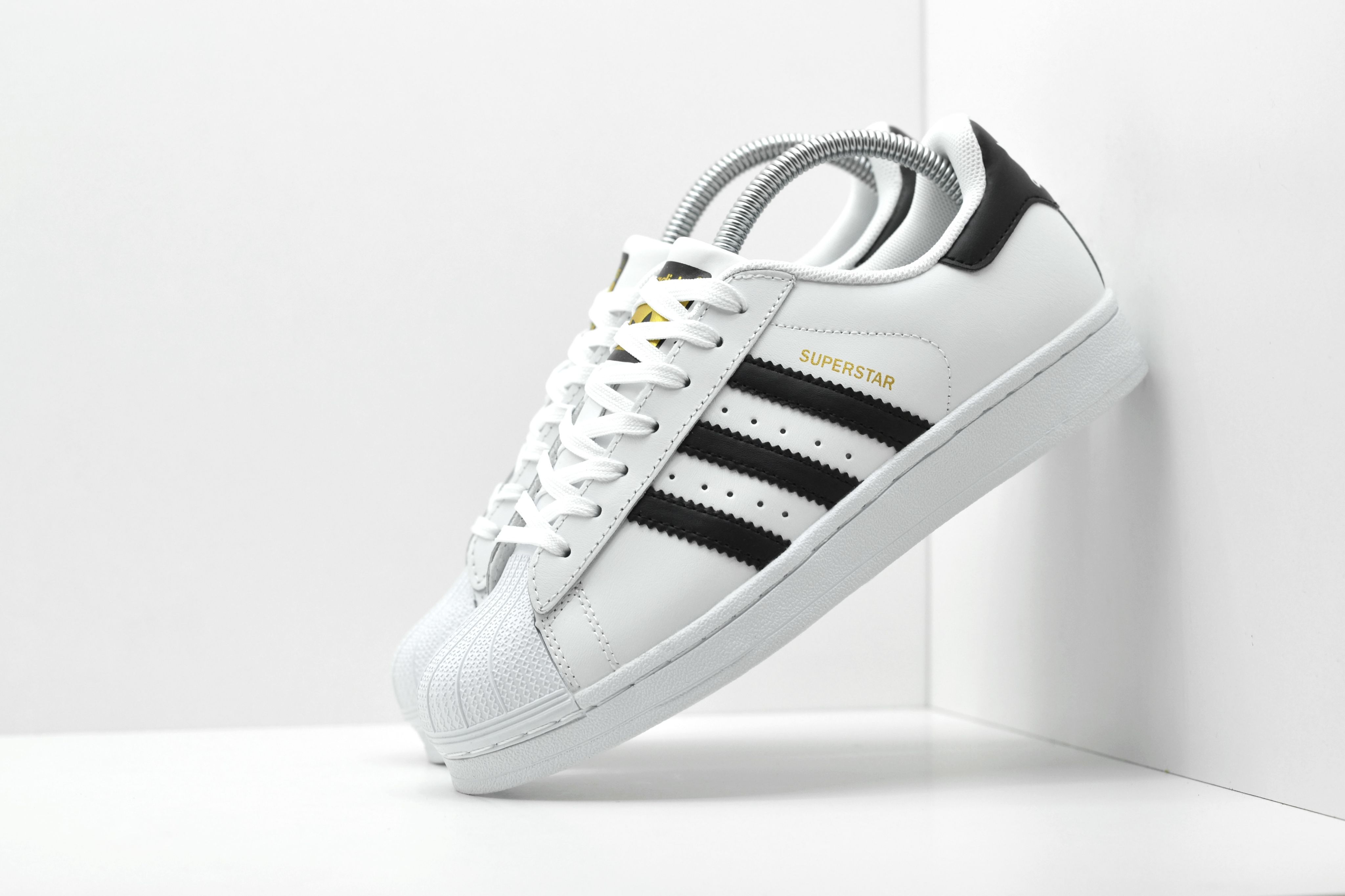 Adidas casual superstar on sale