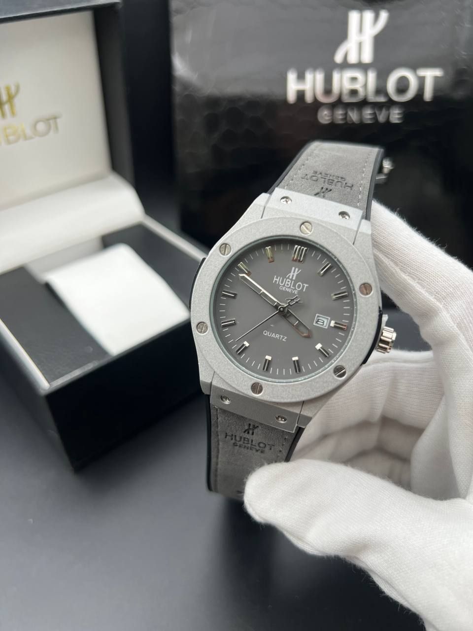 HublotНаручныечасыметаллическиесдатойПремиум