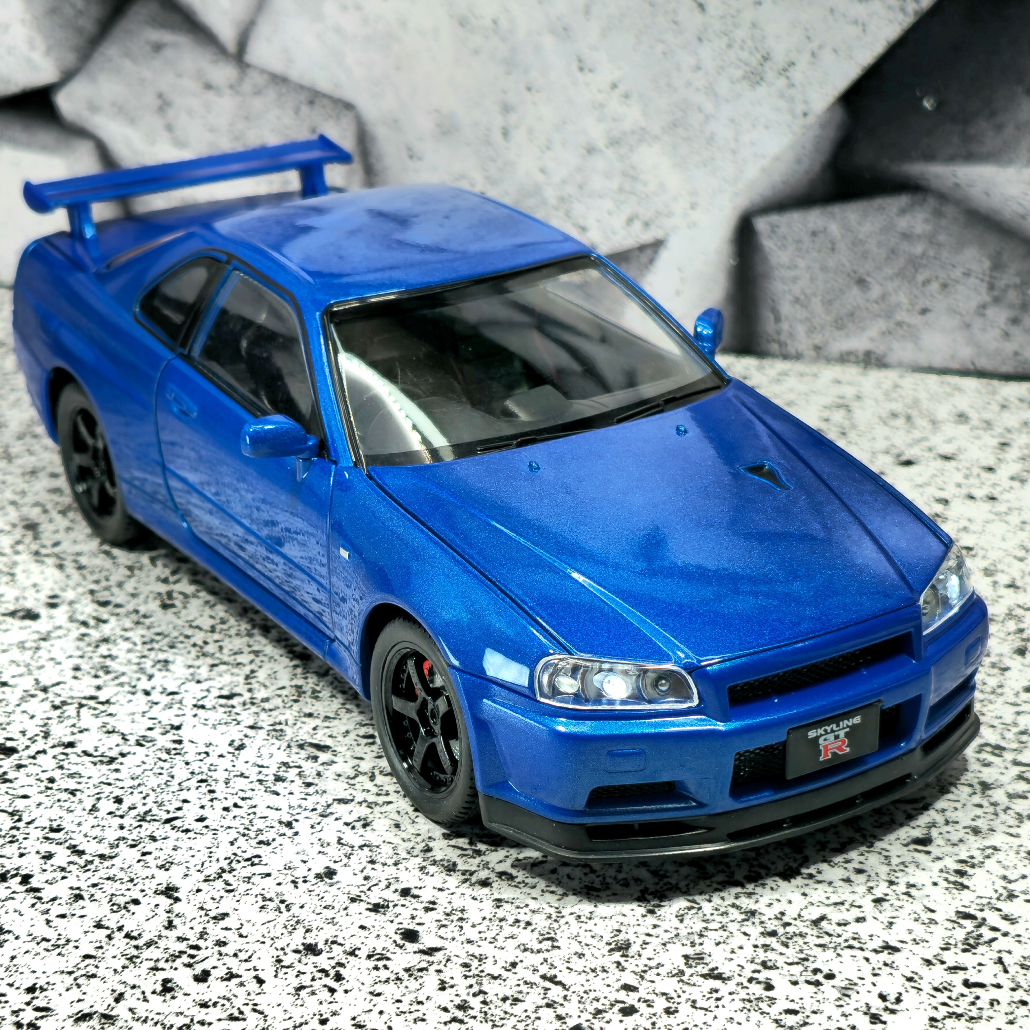 Коллекционная модель машинки Nissan Skyline GT-R R34 (Ниссан ГТР) масштаб 1:24