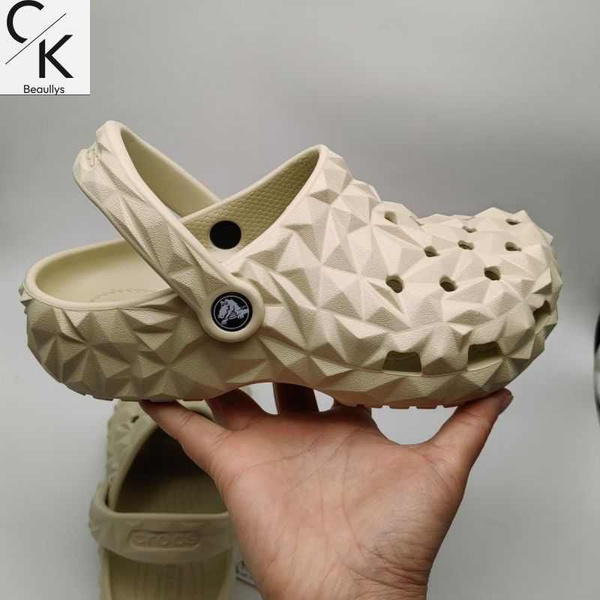 Босоножки Crocs Sarah Clog - купить с доставкой по выгодным ценам в ...
