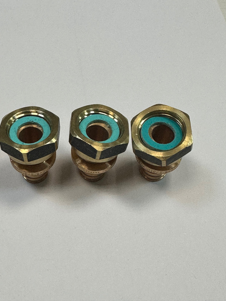 Соединитель Rehau RX plus 16 мм х 1/2" внутренняя резьба с накидной ...