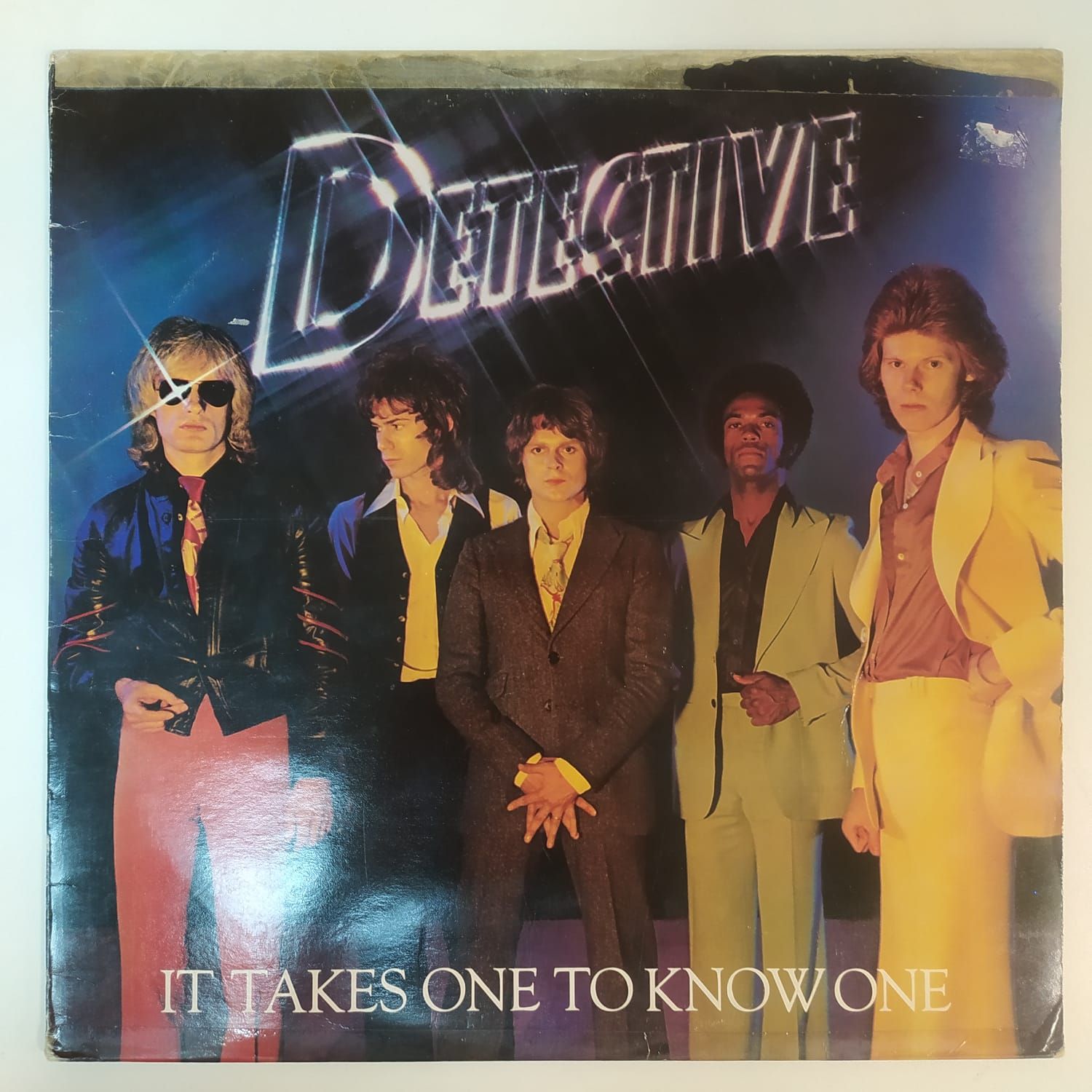 It takes one to know one на белом фоне. It takes one to know me. It takes one to know me. It takes one to know me. One isla бренд.