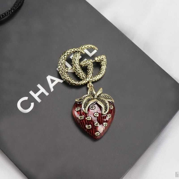 Gucci Брошь - купить с доставкой по выгодным ценам в интернет-магазине ...