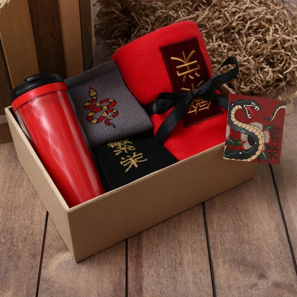 Набор подарочный "Snake" плед, носки (2 пары), термостакан - купить по ...