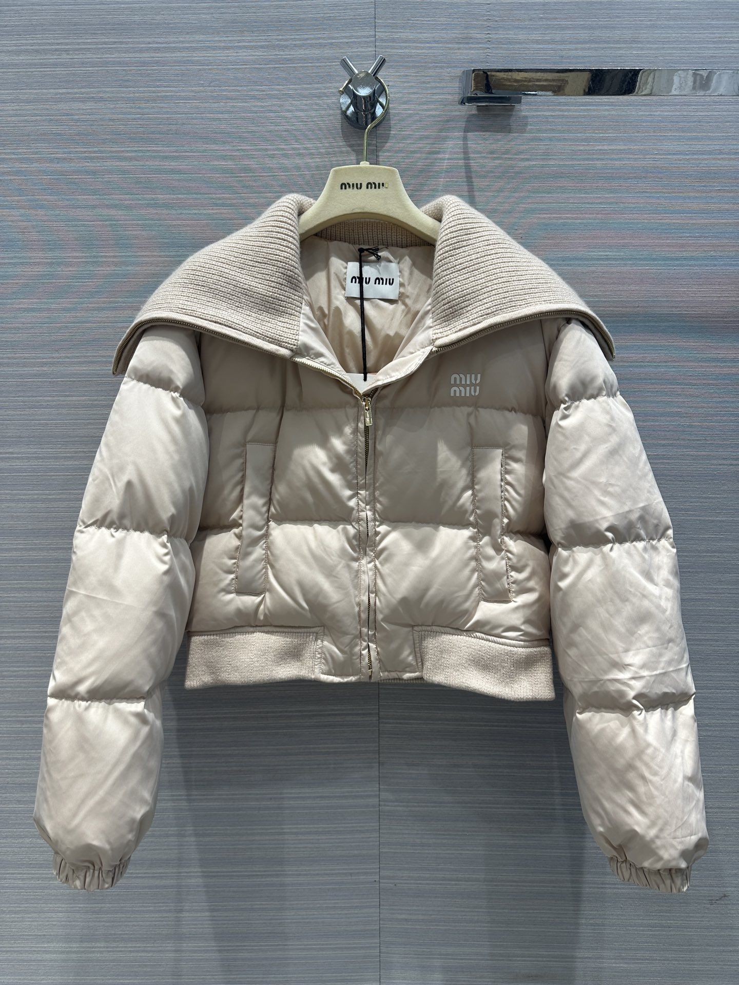 Пуховик miu miu. Пуховик miu miu