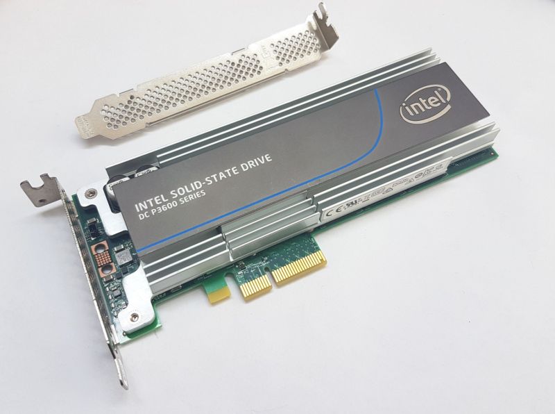 Intel r 3600 series. Ssd intel p3600. intel® ssd dc p3600 series. intel p3605 1.6tb. intel ssd pci-e server.