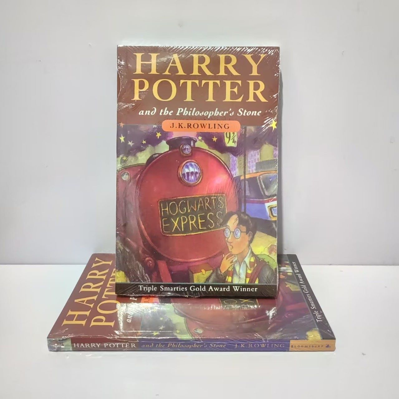 Книга на английском языке Harry Potter and the Philosopher's Stone by J.K. Rowling