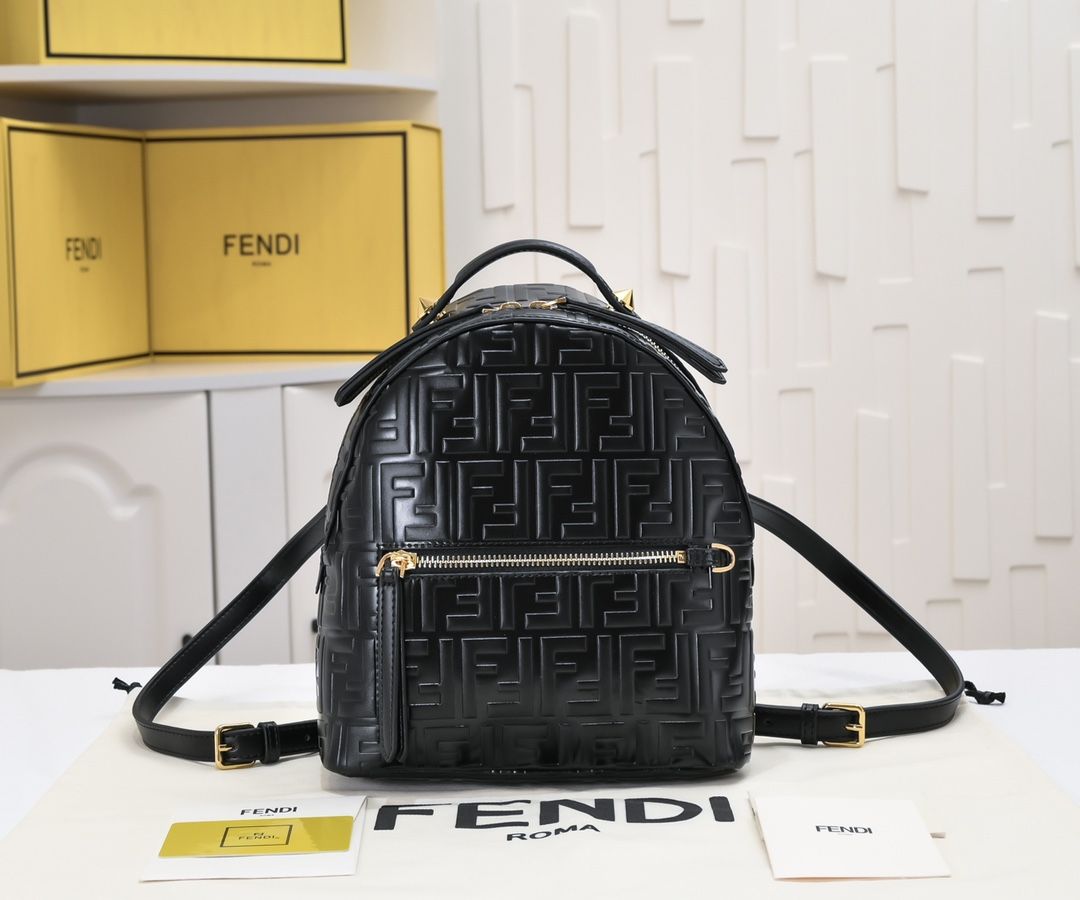 Рюкзак fendi. Рюкзак fendi