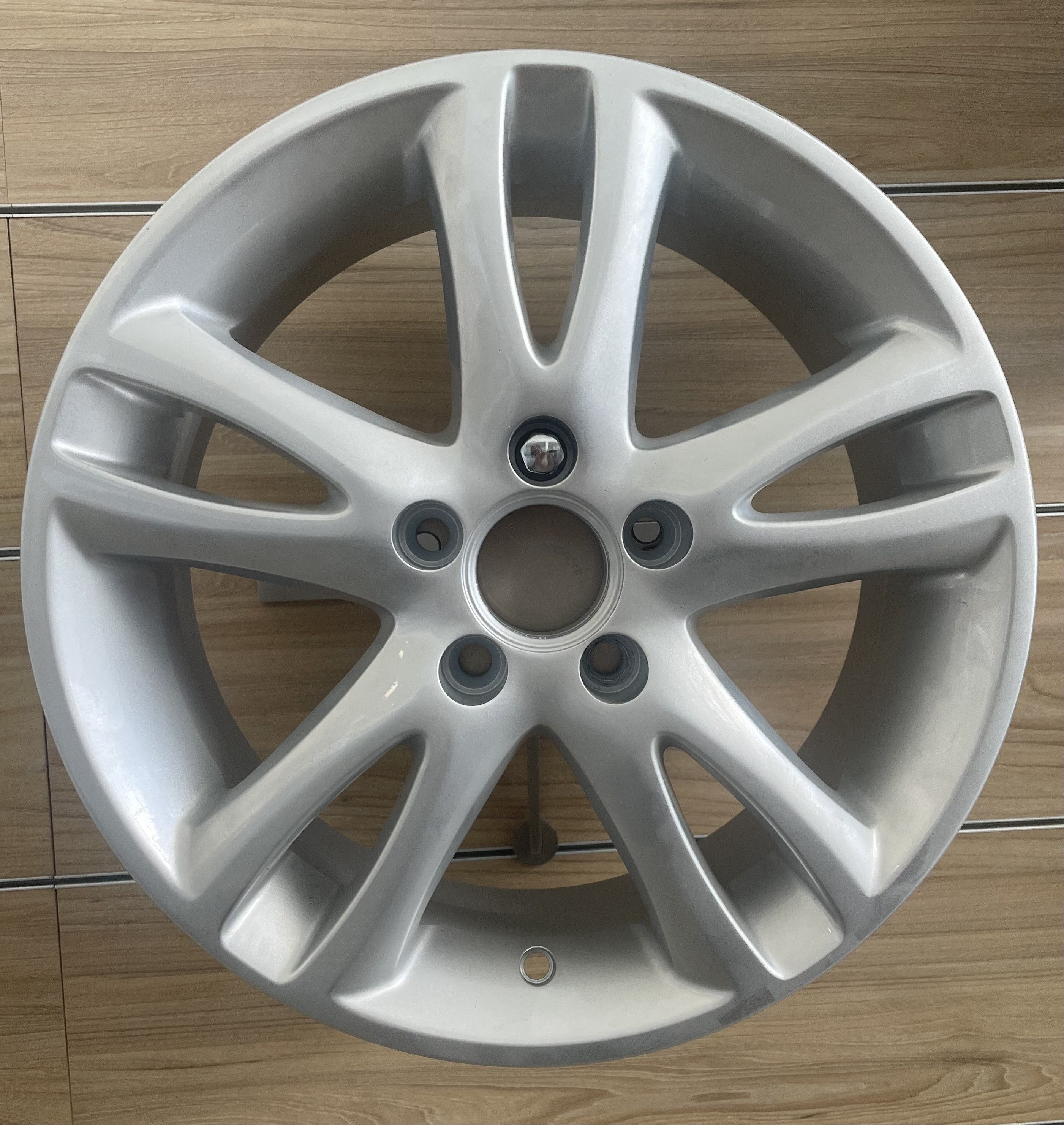 Volkswagen  Колесный диск Литой 15x6" PCD5х112 ET47 D57.1