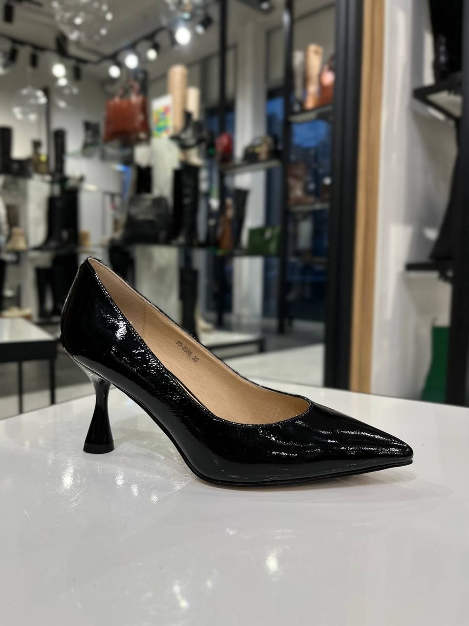 Для того чтобы выгодно купить женскую обувь оптом, советуем посетить наш онлайн магазин