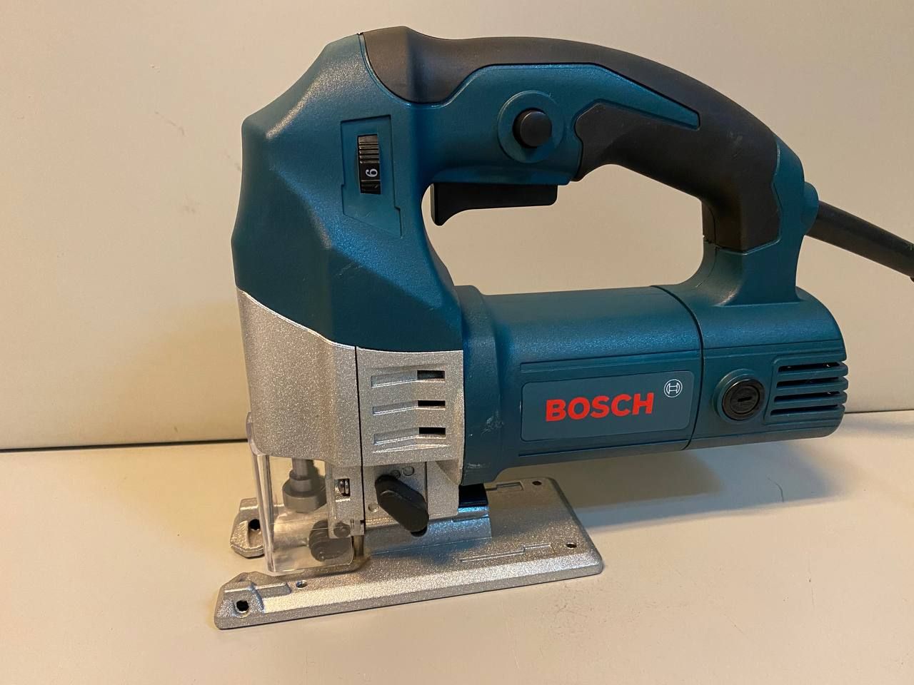 Лобзик электрический сетевой Bosch 700W / Электролобзик Bosch 700 Вт 3000 об/мин