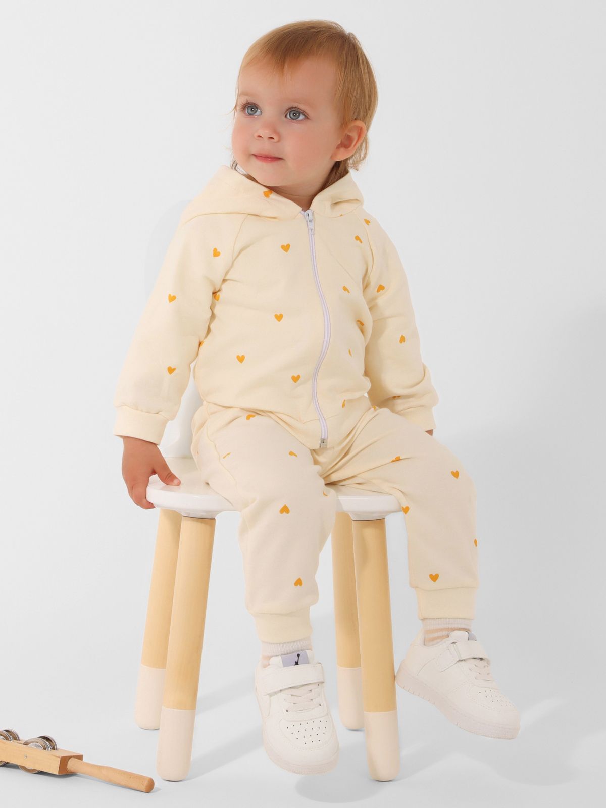 Костюм для девочек 62-68, комплект для малышей кофта на молнии и штаны, хлопок, бежевый с сердечками