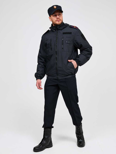 полицейские в демисезонных куртках на улице