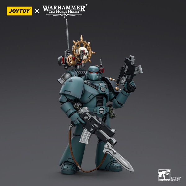 HiPlay JOYTOY Warhammer The Horus Heresy Series, Space Wolves Legion Praetor with Power Axe and Combat Shield JT00133, 1/18 Scale Action Figure