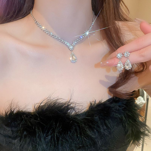 Swarovski Комплект украшений Стразы Swarovski - купить с доставкой по ...