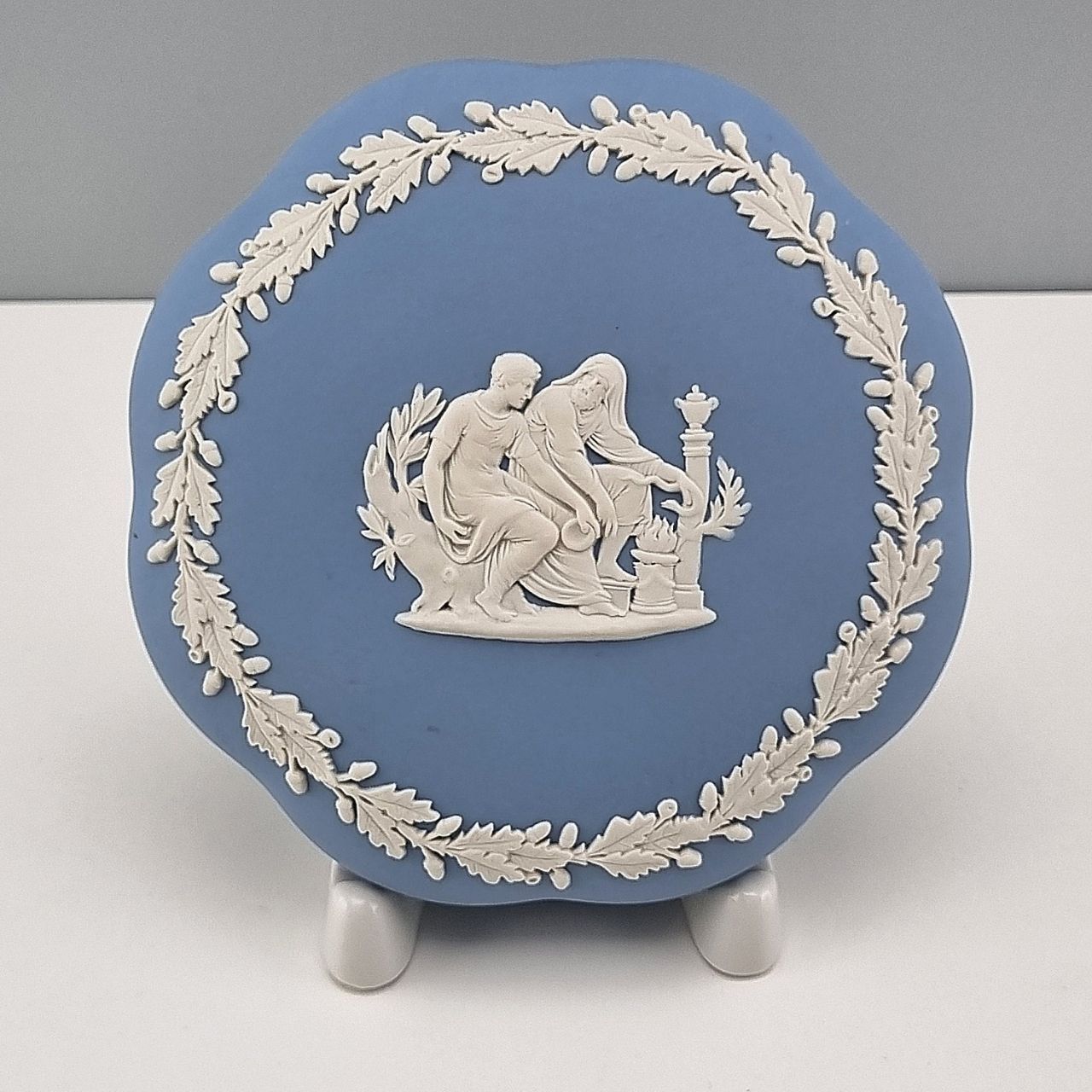 Винтажная шкатулка "Антика". Бисквитный фарфор Wedgwood. Англия, 1960-е.