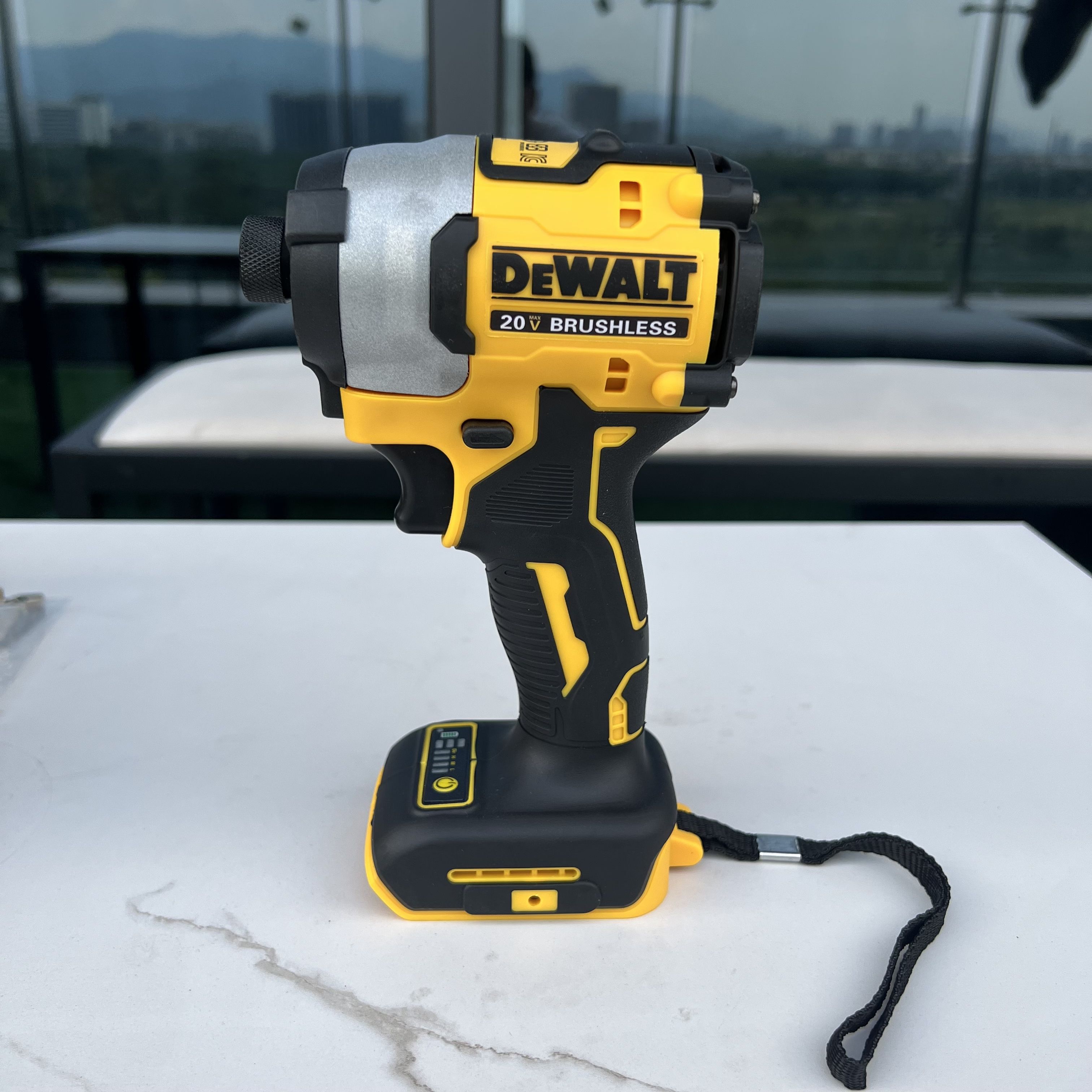 Аккумуляторный бесщеточный шуруповерт DeWalt DCF850 20V Max. Дрель Шуруповерт, импакт, винторез