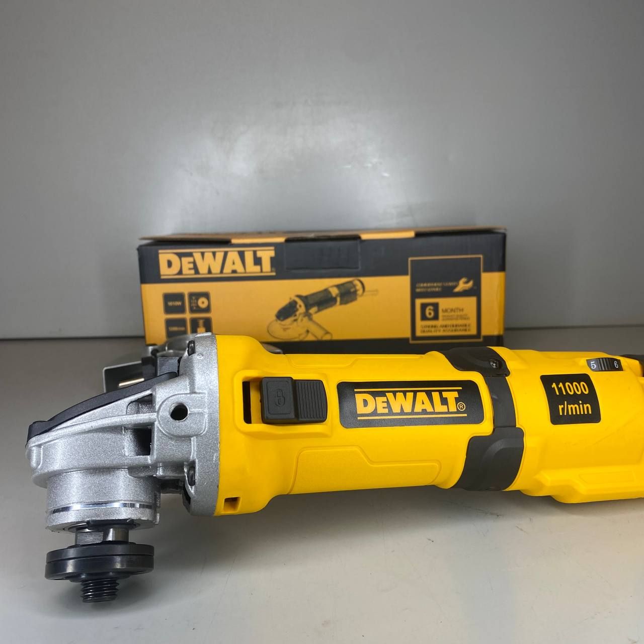 DeWalt Болгарка 125 с регулировкой оборотов 8120S сетевая 1010 Вт