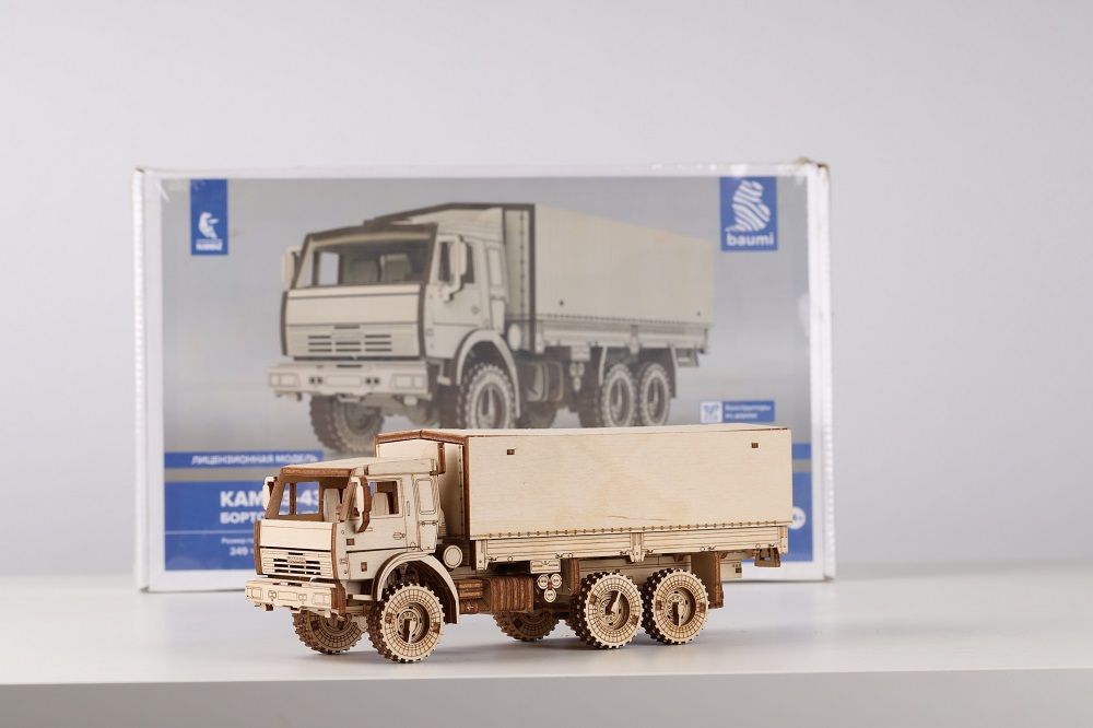 Сборная модель КАМАЗ-43118 бортовой с тентом (ранний) 1:43